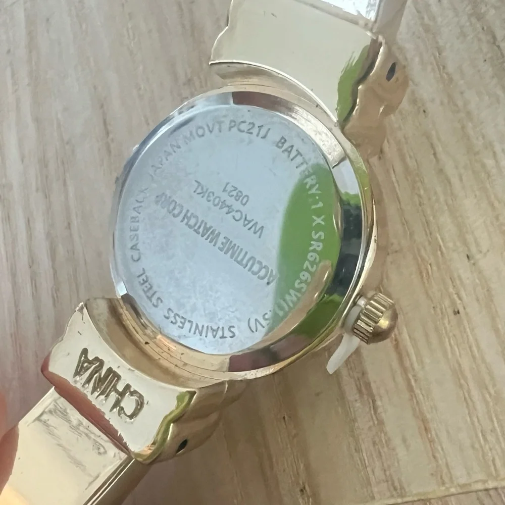 Unbranded ladies gold tone hinged cuff bracelet watch NEW BATTERY